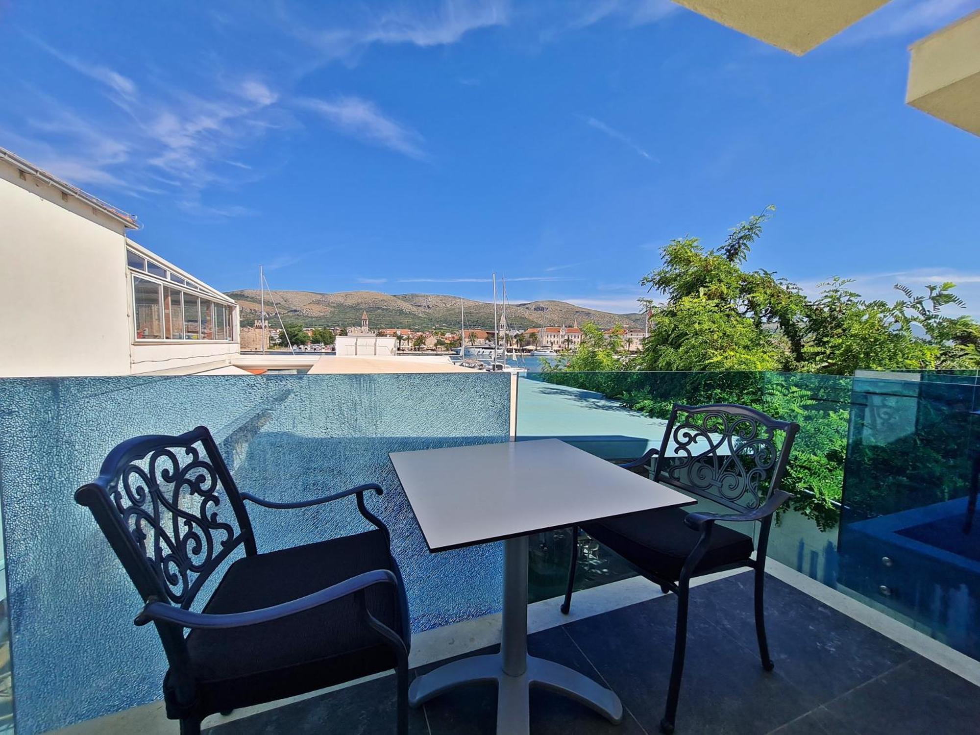 Azzurro Luxury Rooms Трогир Екстериор снимка